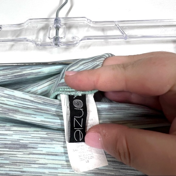 ONZIE Yoga Leggings Crop Capri Space Dye Micro Stripes Blue Teal M/L - Picture 2 of 7